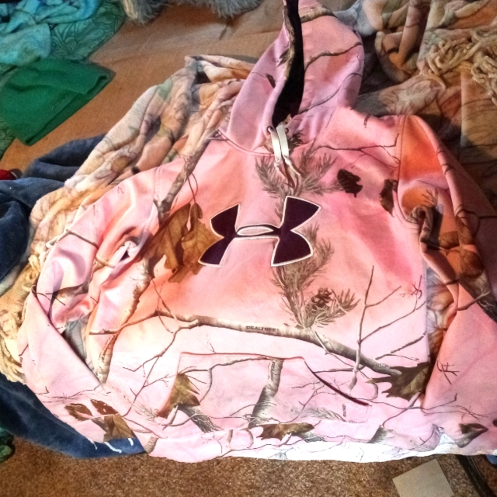 Medium under armour pink camo we willing to trade for vs pink anything